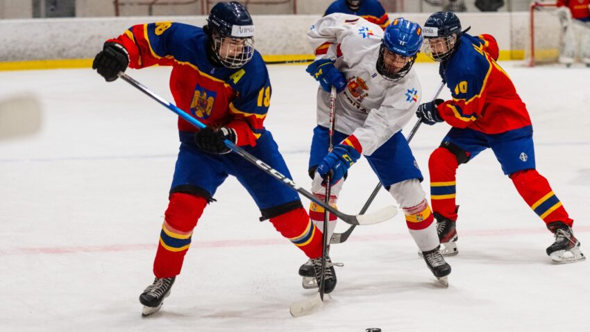 România, victorie în faţa Spaniei la Mondialele U18 la hochei