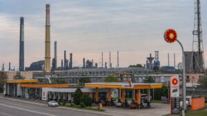 Rompetrol Rafinare a anunţat că nu există probleme referitor la aprovizionarea cu combustibil a clienţilor