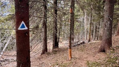 Salvamontiştii harghiteni au început lucrările de întreţinere pe traseele turistice