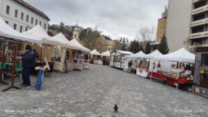 Multe dintre târgurile organizate de sărbătorile pascale în mai multe oraşe din ţară sunt deschise şi astăzi