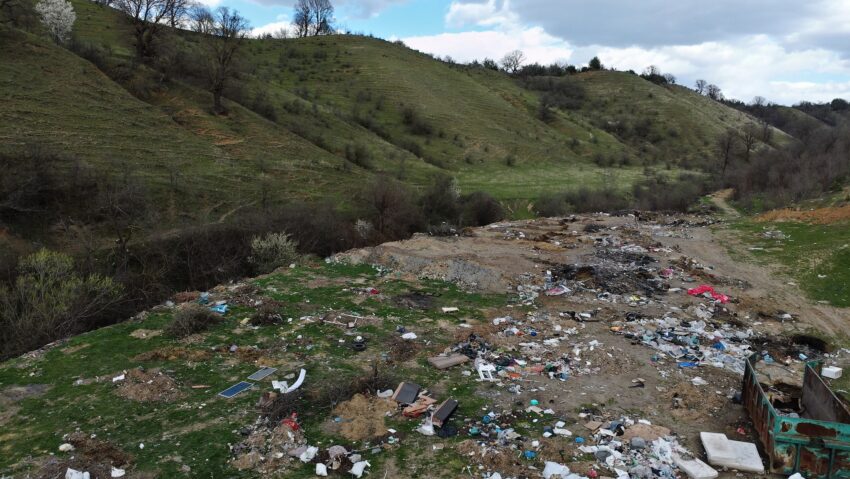 Covasna: amendă de 45.000 de lei primăriei comunei Vâlcele, pentru deșeuri aruncate în zone neautorizate