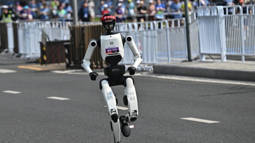 Minutul de Viitor, cu Raluca Creț | Un robot umanoid a reușit să depășească limitele mobilității artificiale, stabilind un nou reper în istoria roboticii.
