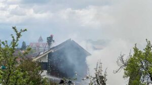 Sibiu: Cabană distrusă de un incendiu între localităţile Jina şi Dobra