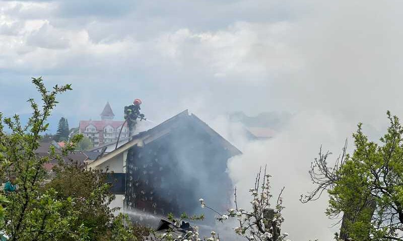 Sibiu: Cabană distrusă de un incendiu între localităţile Jina şi Dobra