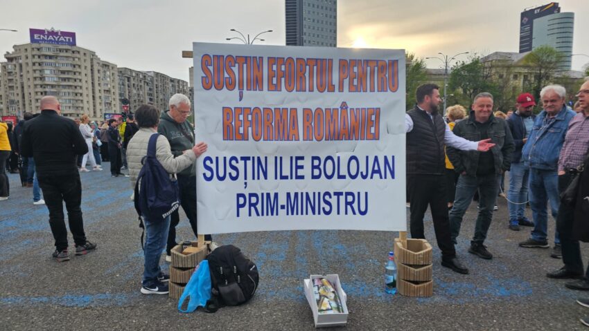Manifestaţie de susţinere a premierului în Piaţa Victoriei