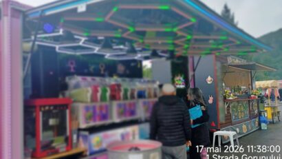 Festivalul de Plăcinte şi Căpşuni din Brașov, închis de Poliţia Locală din cauza numeroaselor reclamaţii confirmate de controale