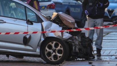 Un autovehicul a intrat în mulțimea din centrul orașului Modena