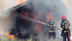 Cabană în flăcări, în localitatea mureșeană Ideciu de Sus