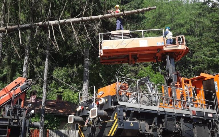 Circulaţia feroviară a fost întreruptă între Izvoru Oltului și Izvoru Mureşului