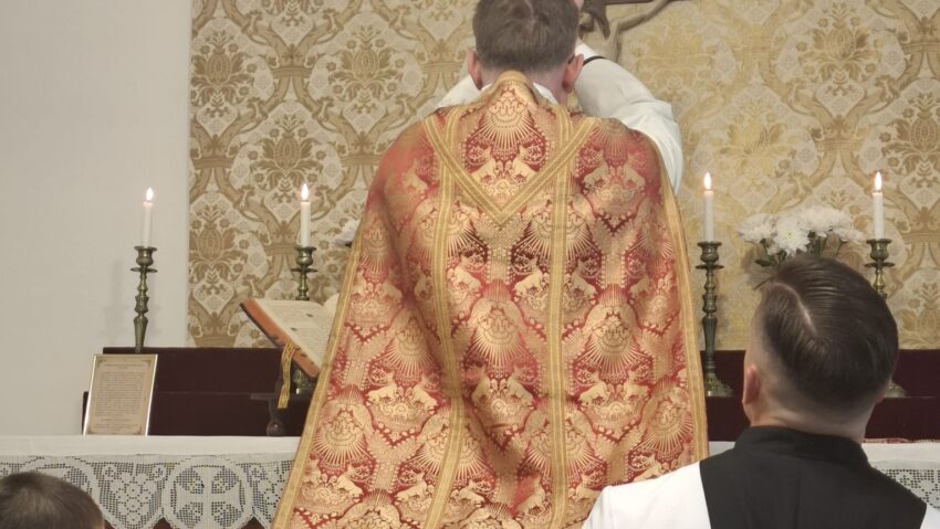 Celebrarea Sfintei Liturghii Tridentine, sau Liturghia Tradițională din cadrul Bisericii Catolice