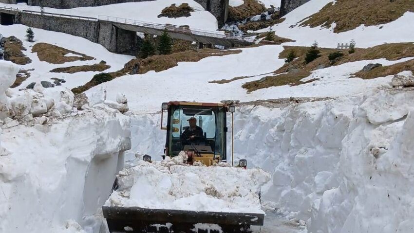A început deszăpezirea Transfăgărășanului