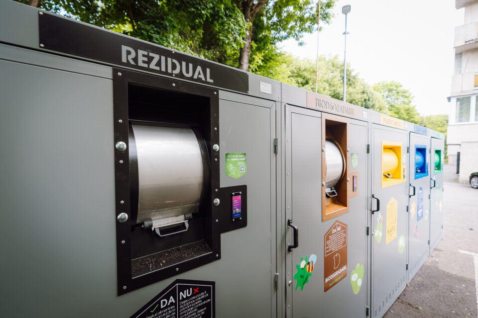 Doar 60 din cele 200 de ecoinsule pentru deșeurile din Târgu Mureș sunt funcționale