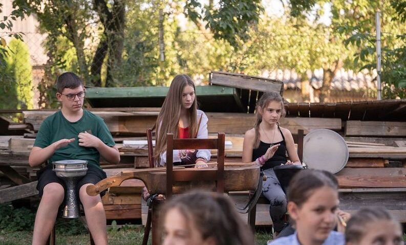 150 de copii din Covasna, majoritatea din mediul rural, implicaţi într-un program de educaţie muzicală
