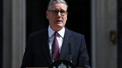 Premierul britanic Keir Starmer anunţă că demisionează
