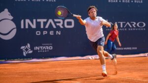 Doi tenismani români, în „optimi” la INTARO Open
