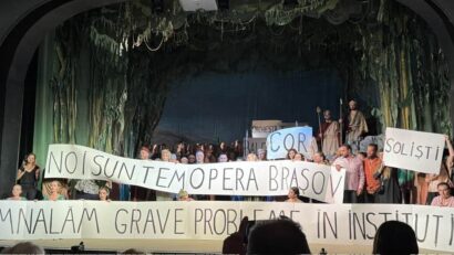 Spectacol încheiat cu protest la Opera Braşov, artiştii reclamă probleme în instituţie