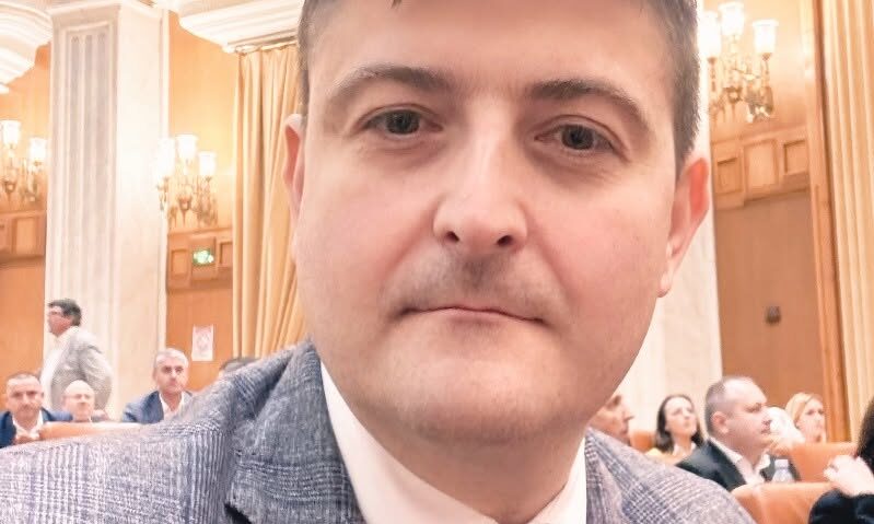 Dimitriu (USR): Preşedintele trebuia să consulte partidele înaintea desemnării unui nou premier, conform Constituţiei