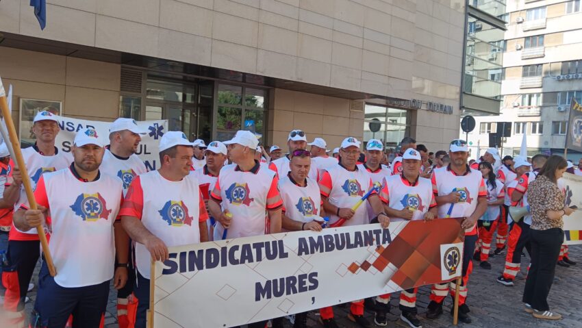 Protest masiv al angajaților de la serviciile de ambulanță din țară