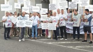 Finanțiștii continuă protestele