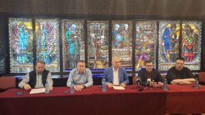 Aproape 60 de artiști ai Filarmonicii din Târgu Mureș vor concerta pe Lacul Ursu