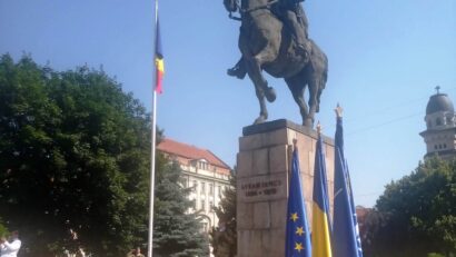 Drapelul României, sfințit și arborat la Tg. Mureș, Sf. Gheorghe și Miercurea Ciuc
