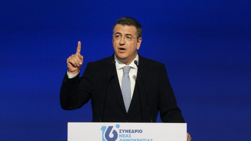 Apostolos Tzitzikostas: Nu există în acest moment nicio problemă în alimentarea cu combustibil pentru avioane în Europa