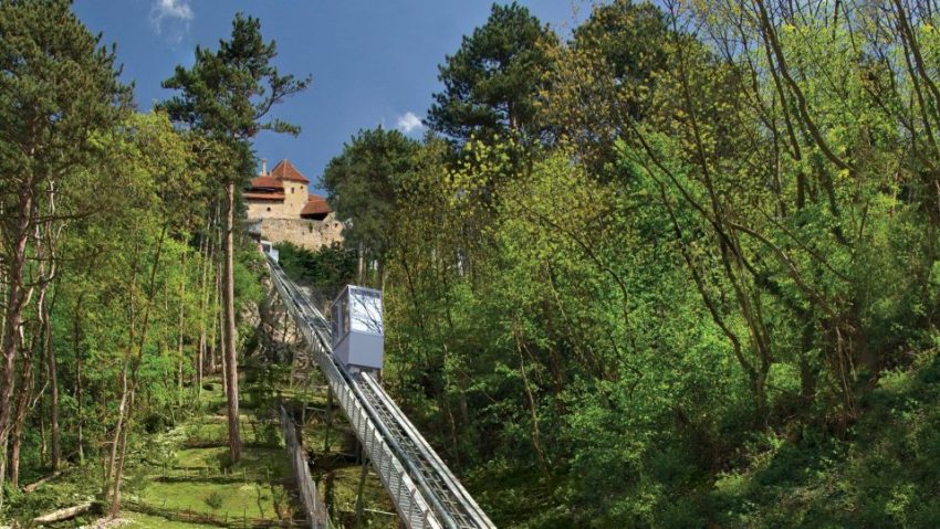 Ascensorul pe plan înclinat de la Râșnov este din nou funcțional