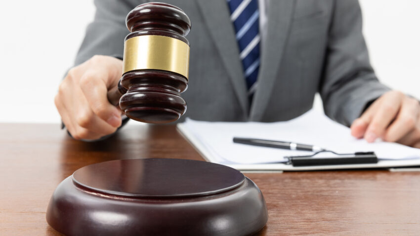 Braşov: Consilier DSVSA – trimis în judecată pentru mită