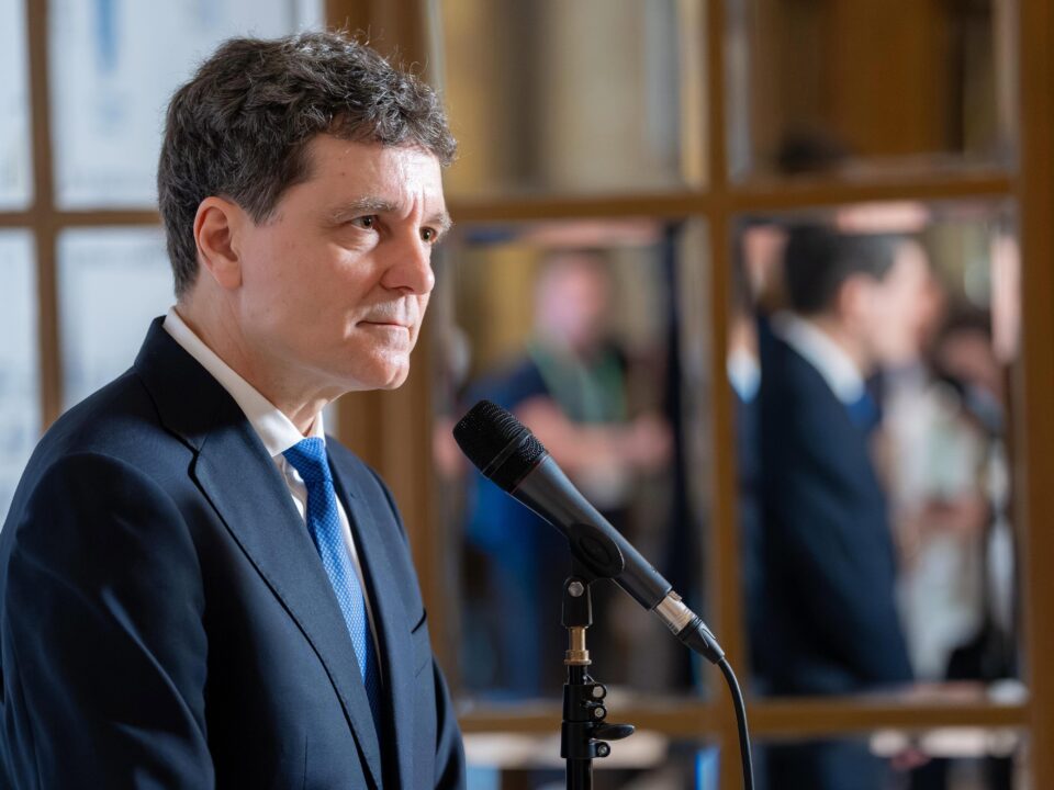 Nicuşor Dan grăbeşte negocierile pentru formarea unui nou guvern, după două desemnări eşuate şi aproape două luni de criză politică