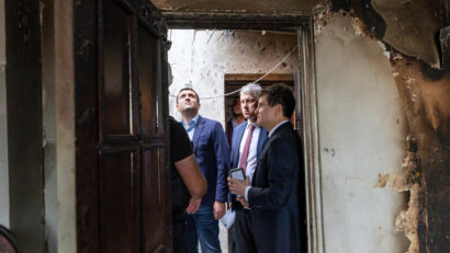 Drona care s-a prăbuşit, acum trei nopţi pe un bloc din Galaţi şi a rănit doi oameni – este de provenienţă rusească – confirmă expertiza tehnică realizată de specialiştii români şi publicată aseară de Ministerul Apărării Naţionale
