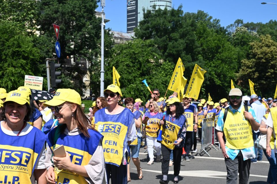 160.000 de profesori cer modificarea Legilor educației
