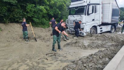DN1 este blocat la Breaza din cauza aluviunilor