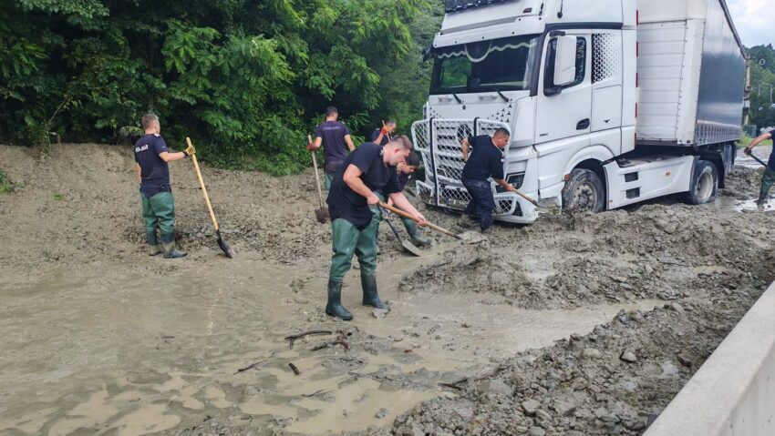 UPDATE DN1 este blocat la Breaza din cauza aluviunilor
