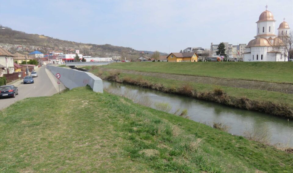 Peste 3 milioane de euro pentru regenerarea malurilor Târnavei Mici, la Târnăveni