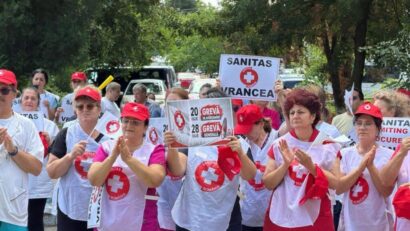 Sindicalişti ai Federaţiei SANITAS au intrat, ieri, în grevă generală, nemulţumiţi de mai multe aspecte prevăzute în proiectul legii salarizării unitare