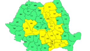 Meteorologii au emis un cod galben de ploi torenţiale, intensificări ale vântului şi vijelii
