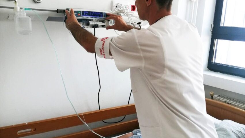 Federaţia Sanitas intră de mâine în grevă generală pe termen nelimitat