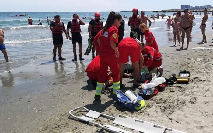 Marea agitată a făcut noi victime pe litoral, unde doi turiști au fost salvați în ultima clipă, de la înec