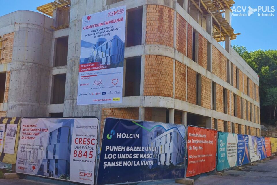 Noul Spital de Terapie Intensivă Neonatală din Tg. Mureș prinde contur, structura clădirii fiind ridicată