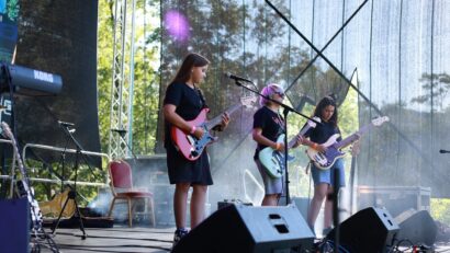Peste 2.000 de oameni au fost ieri, la festivalul de folk „Vama de la Munte”