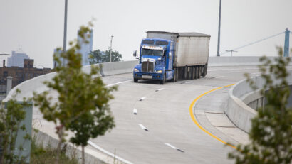 Transportatorii români avertizează asupra unui exod al șoferilor de camion