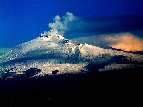 Ministerul de Externe atenţionează că autorităţile regiunii italiene Sicilia au ridicat nivelul de alertă pentru vulcanul Etna