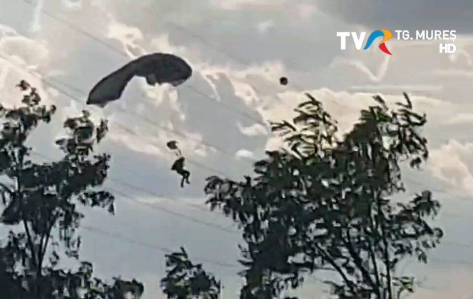 Anchetă după accidentul în care doi militari au fost răniți