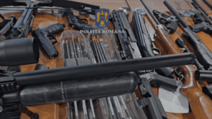 Zeci de arme și mii de cartușe, confiscate în județul Brașov
