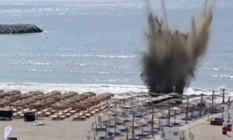 Drona găsită pe plaja din staţiunea Olimp avea explozibil şi a fost detonată
