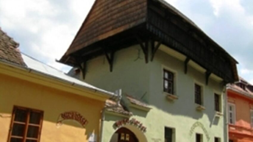 Cel mai vechi hostel privat pentru tineret din România îşi închide porţile după 25 de ani de activitate