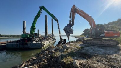 Specialiştii au reluat intervenţiile pe Dunăre pentru a asigura în continuare funcţionarea Reactorului 2 al Centralei de la Cernavodă