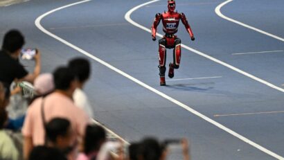 Roboții bat recordul de 100 m al sprinterului Usain Bolt