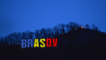 Literele de pe Tâmpa și clădirea Primăriei vor fi iluminate astăzi în culorile drapelului României, pentru a marca Ziua Limbii Române