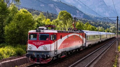Circulația trenurilor este afectată între Aiud și Halta Unirea, în urma ruperii firului de contact, informează compania CFR SA